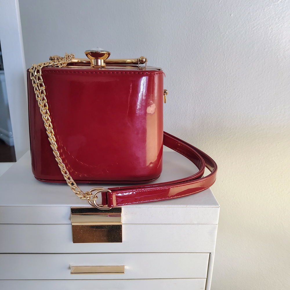 Elegant Red Box Clutch with Gold Accents - Picture 2 of 15